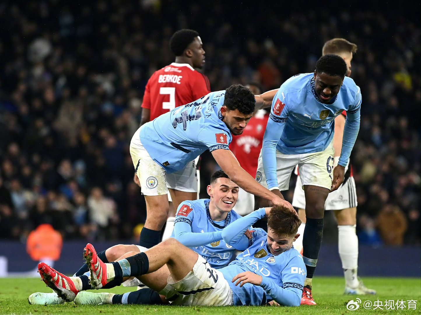 曼联迎足总杯关键赛，赛前更衣室发声，压力陡增，团队化学反应显著(英联杯与足总杯哪个重要)