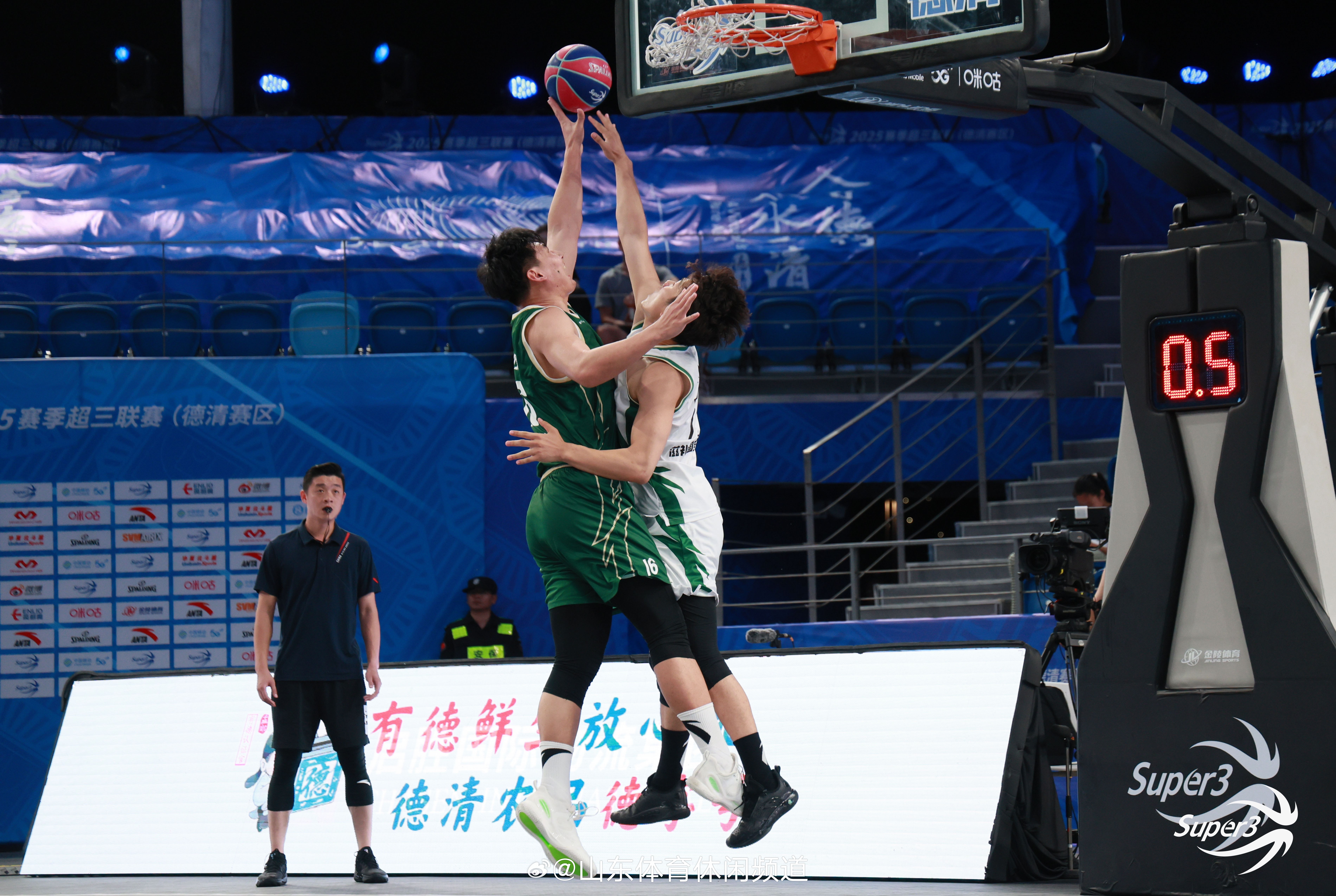 赛地聚焦——欧冠今晚热度飙升，山东泰山篮板制胜，态度坚定，身体对抗强度拉满的简单介绍