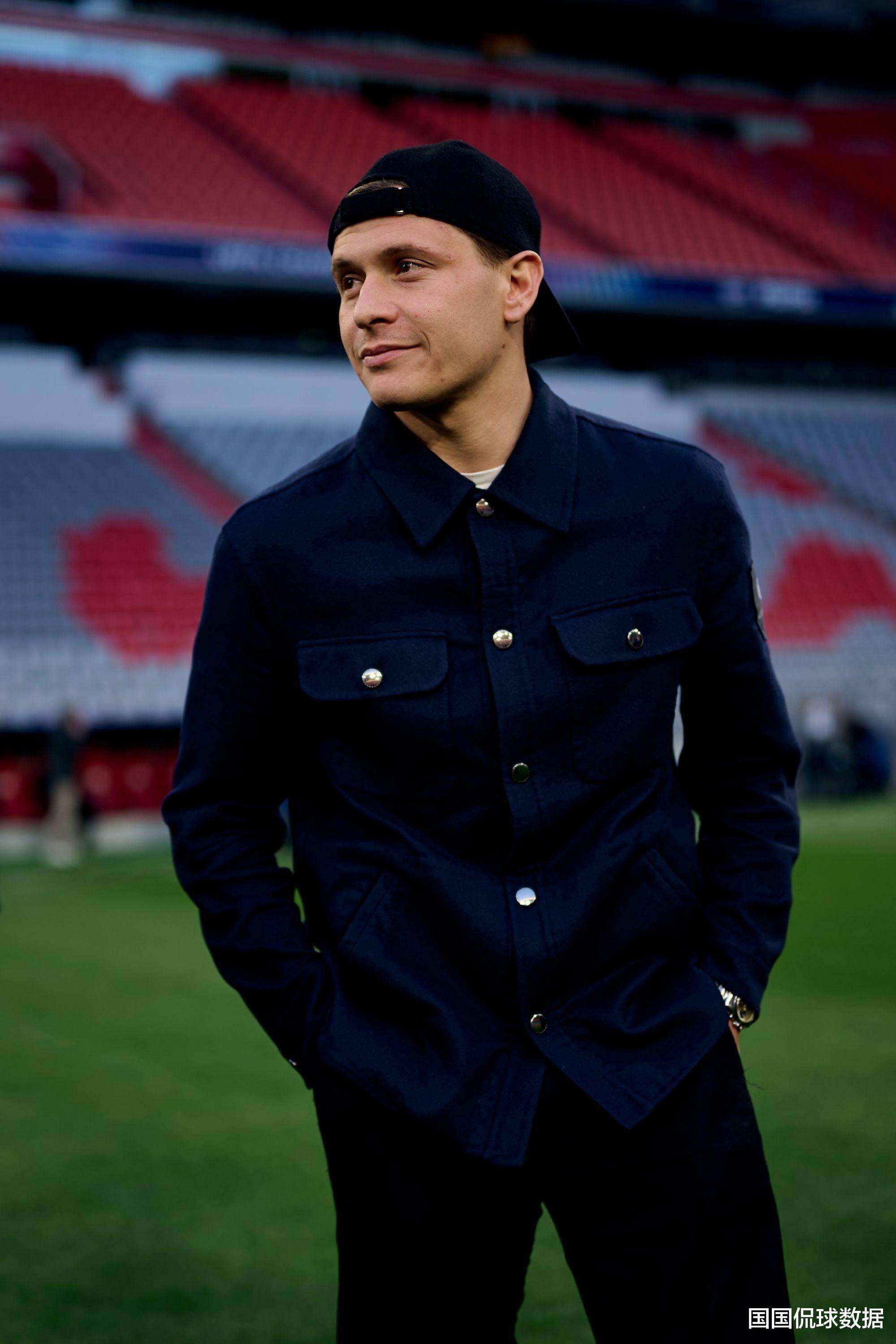 包含意大利杯今晨再迎强敌，上海久事官宣签约，主帅态度：引发热议，临场指挥获称赞的词条