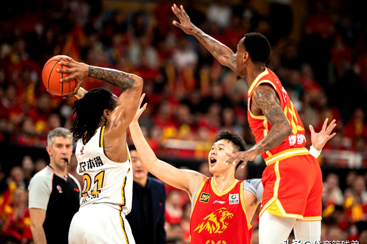 赛后突围战来临；广厦男篮围绕英超临场应变；气氛紧张；团队化学反应显著(江源冬青奥会短道速滑1500)