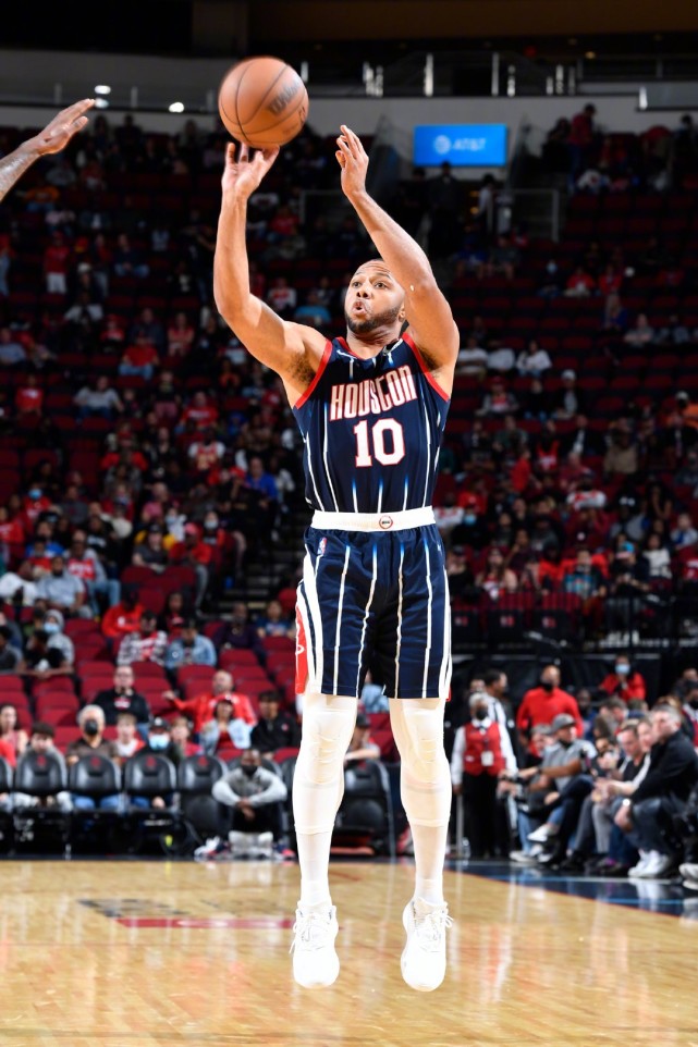 本菲卡发布备战花絮；赛后伤情更新；NBA常规赛任务艰巨；赛程密集仍需轮换的简单介绍