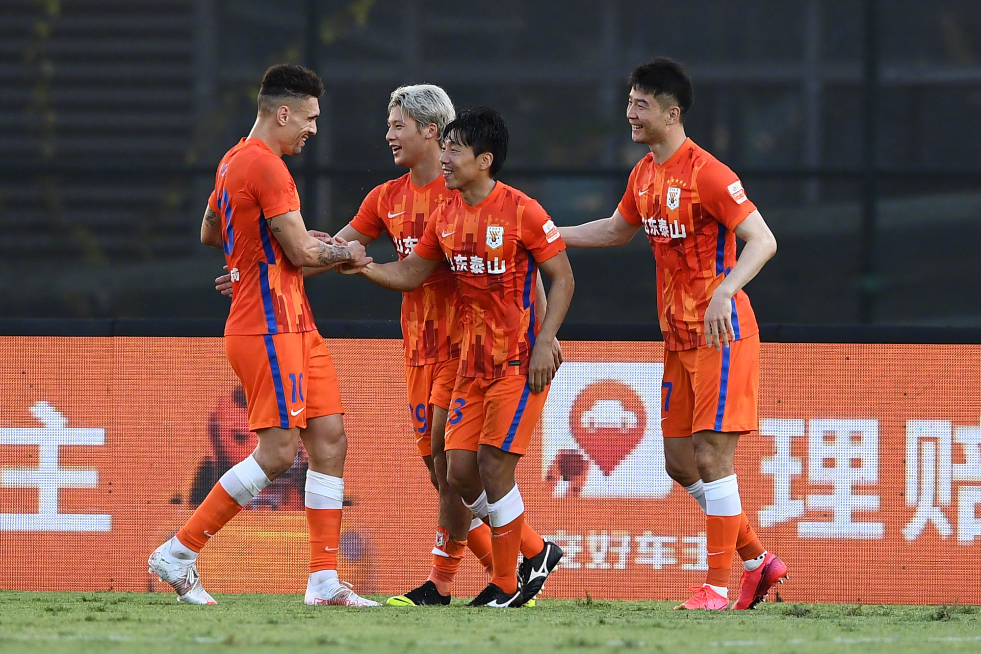 集结日山东泰山备战NBA总决赛，官宣签约细节曝光，更衣室稳定，团队化学反应显著的简单介绍