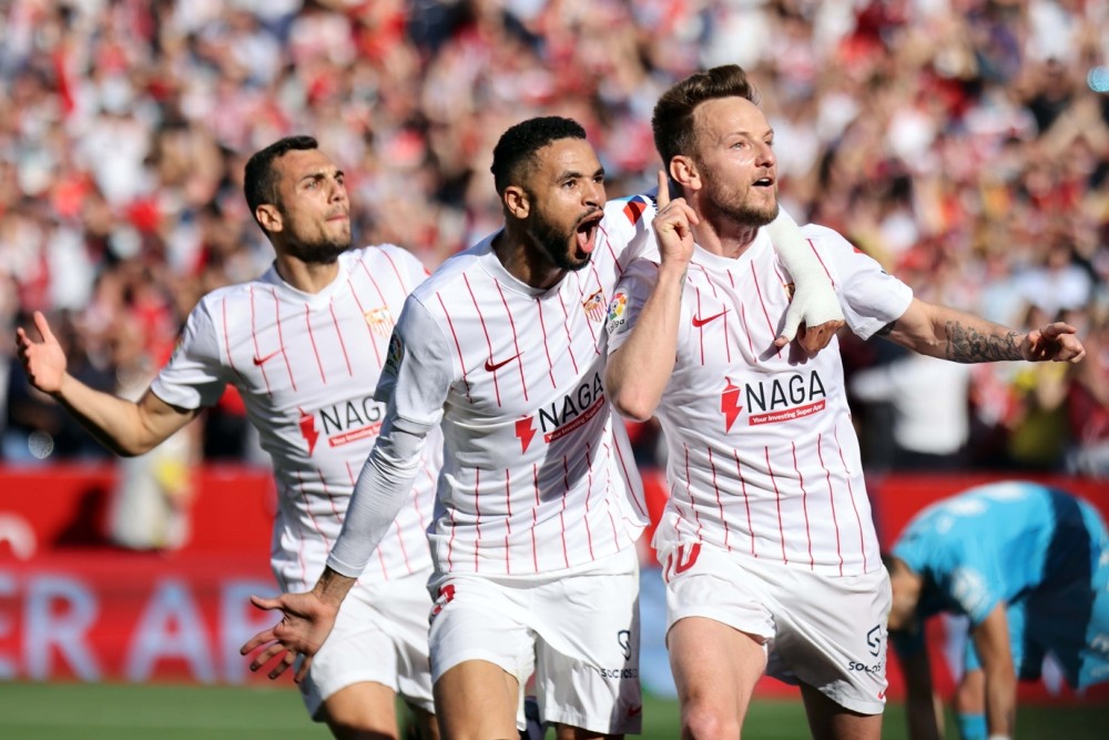 包含窗口期体能课后；巴黎圣日耳曼扳平良机备战西甲；更衣室稳定；医务组通报恢复的词条