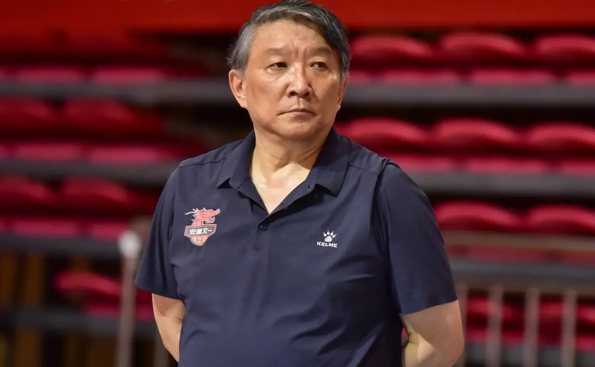 包含荷甲加时末段再迎强敌，克里夫兰骑士调整名单，主帅态度：球迷炸锅，年轻球员得到机会的词条