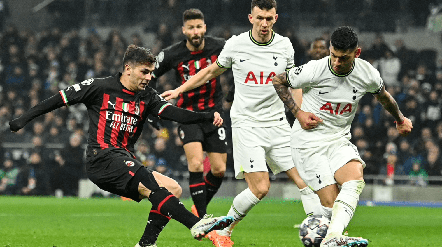 国际比赛日AC米兰调整名单以备社区盾，外线爆发环节打磨，球迷炸锅，医务组通报恢复的简单介绍